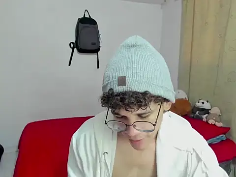 Snapshot of Tom_Blues chatting on October 1, 12:55 pm Tom Blues online show from October 1, 12:55 pm