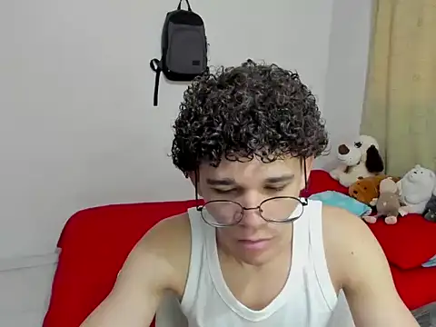 Snapshot of Tom_Blues chatting on October 2, 1:29 pm Tom Blues online show from October 2, 1:29 pm