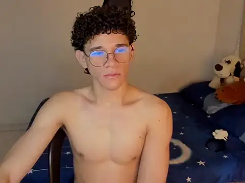 Snapshot of Tom_Blues chatting on October 22, 10:59 am Tom Blues online show from October 22, 10:59 am