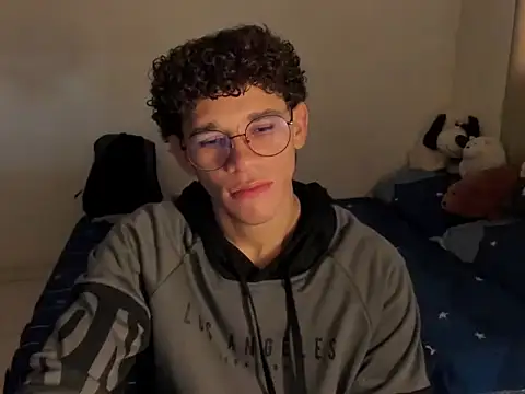 Snapshot of Tom_Blues chatting on October 27, 4:22 pm Tom Blues online show from October 27, 4:22 pm