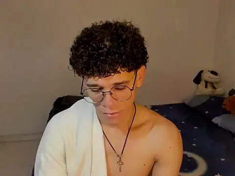 Snapshot of Tom_Blues chatting on October 28, 12:52 pm Tom Blues online show from October 28, 12:52 pm