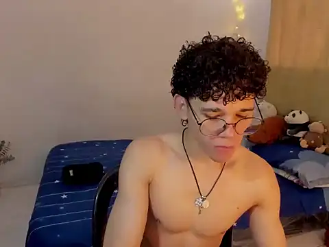 Snapshot of Tom_Blues chatting on November 6, 1:01 pm Tom Blues online show from November 6, 1:01 pm