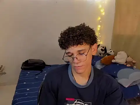 Snapshot of Tom_Blues chatting on November 10, 2:05 pm Tom Blues online show from November 10, 2:05 pm