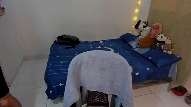 Snapshot of Tom_Blues chatting on December 15, 12:53 pm Tom Blues online show from December 15, 12:53 pm