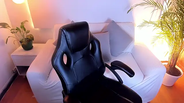 MeridaFox  online show from October 28, 5:15 pm