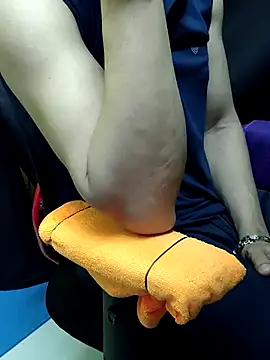 Snapshot of chocolate_alone chatting on November 1, 5:48 pm chocolate alone online show from November 1, 5:48 pm