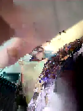 Snapshot of lauramartins7 chatting on October 22, 5:13 pm lauramartins7 online show from October 22, 5:13 pm