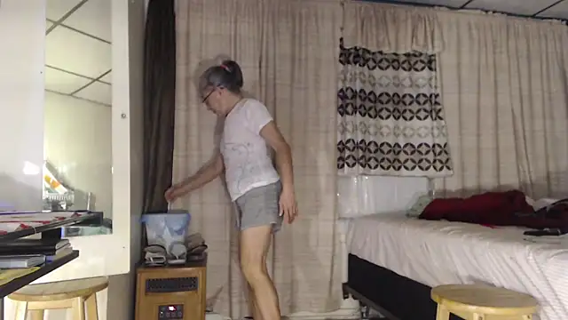 Snapshot of ANALTRAINING4U2 chatting on October 23, 2:33 am ANALTRAINING4U2 online show from October 23, 2:33 am