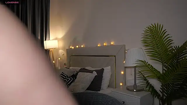 Alissa S online show from December 7, 7:38 am