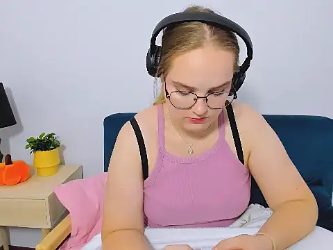 AliceCrazy69 online show from November 4, 12:04 pm