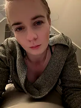 ellieen online show from October 29, 10:00 pm