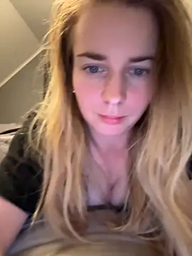 ellieen online show from October 30, 10:32 pm