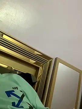 Snapshot of FlungBergenia chatting on October 21, 1:34 pm FlungBergenia online show from October 21, 1:34 pm