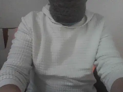 Snapshot of blondi4 chatting on December 15, 11:36 am blondi4 online show from December 15, 11:36 am