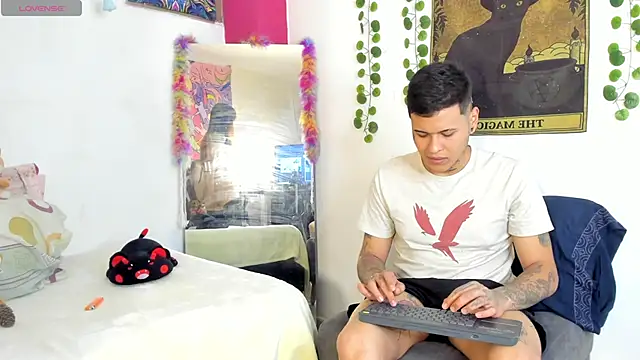 Snapshot of rosse_dredd chatting on October 5, 10:07 pm rosse dredd online show from October 5, 10:07 pm