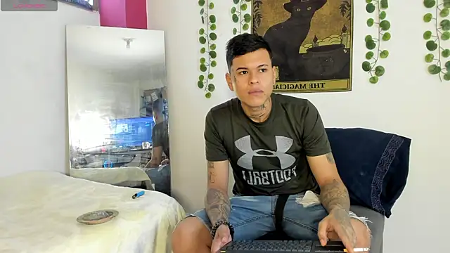 Snapshot of rosse_dredd chatting on October 8, 5:10 pm rosse dredd online show from October 8, 5:10 pm