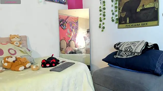 Snapshot of rosse_dredd chatting on October 12, 10:31 pm rosse dredd online show from October 12, 10:31 pm