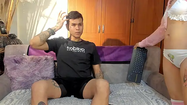 Snapshot of rosse_dredd chatting on November 16, 10:59 pm rosse dredd online show from November 16, 10:59 pm