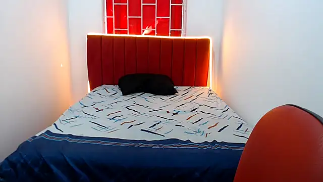 emili veryhot online show from October 9, 7:12 pm