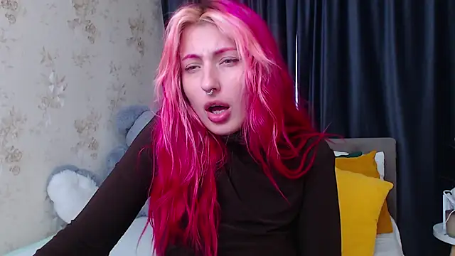 Snapshot of Nina_Blum_ chatting on November 14, 6:34 am Nina Blum online show from November 14, 6:34 am