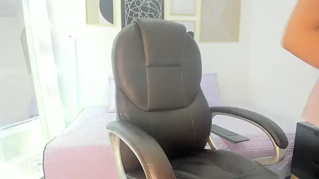 koraline 333 online show from October 17, 8:55 pm