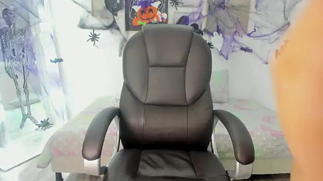 koraline 333 online show from October 31, 9:05 pm