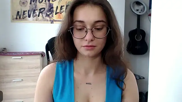 HotAnna2004 online show from September 13, 12:38 pm