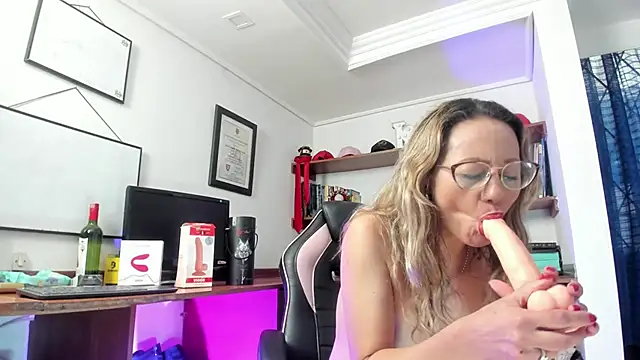 GretaVoss  online show from October 17, 9:28 pm