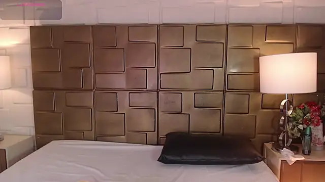 HatsaJones online show from October 3, 3:36 am