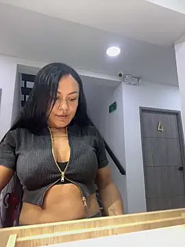 Snapshot of TiffanyyLam chatting on September 14, 11:20 am TiffanyyLam online show from September 14, 11:20 am