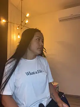 Snapshot of TiffanyyLam chatting on September 21, 12:07 pm TiffanyyLam online show from September 21, 12:07 pm