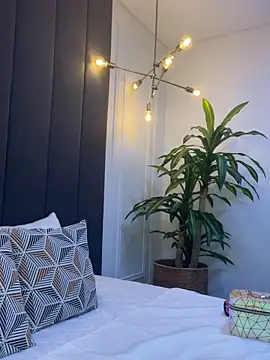 Snapshot of TiffanyyLam chatting on October 17, 10:51 am TiffanyyLam online show from October 17, 10:51 am