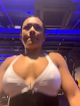 Snapshot of TiffanyyLam chatting on October 24, 10:11 am TiffanyyLam online show from October 24, 10:11 am