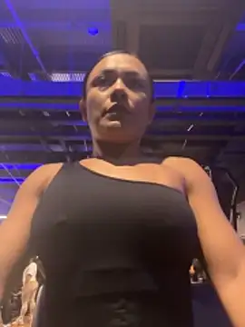 Snapshot of TiffanyyLam chatting on October 28, 10:19 am TiffanyyLam online show from October 28, 10:19 am