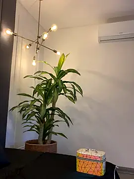 Snapshot of TiffanyyLam chatting on October 30, 11:11 am TiffanyyLam online show from October 30, 11:11 am