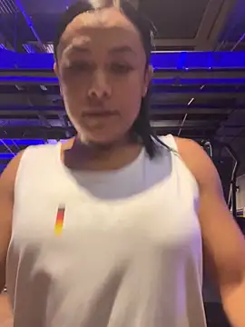 Snapshot of TiffanyyLam chatting on November 5, 10:37 am TiffanyyLam online show from November 5, 10:37 am