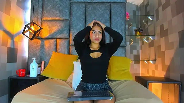 Emily Mitchell online show from November 25, 6:52 pm