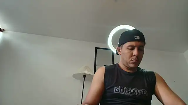 Snapshot of Misterjhons2 chatting on October 8, 5:54 pm Misterjhons2 online show from October 8, 5:54 pm