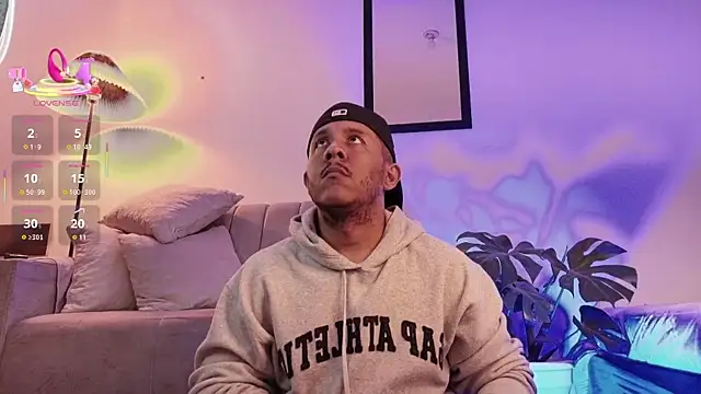 Snapshot of Misterjhons2 chatting on October 22, 11:59 pm Misterjhons2 online show from October 22, 11:59 pm