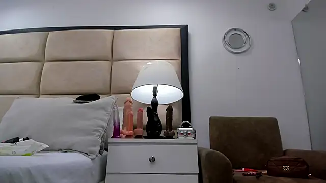 Snapshot of Sweet_Lucianaa chatting on November 28, 8:11 pm Sweet Lucianaa online show from November 28, 8:11 pm