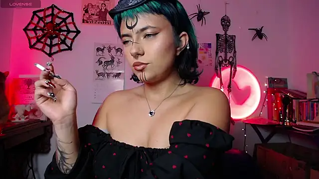 Snapshot of AlmaNanax chatting on October 28, 2:04 am AlmaNanax online show from October 28, 2:04 am