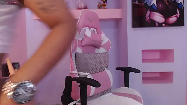 SkylerBloomm online show from September 25, 4:05 am