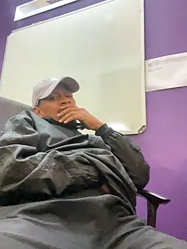 fitsexyman online show from October 20, 2:39 pm