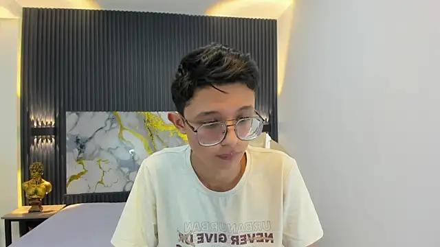 SantiagoRusso18 online show from September 20, 1:01 pm