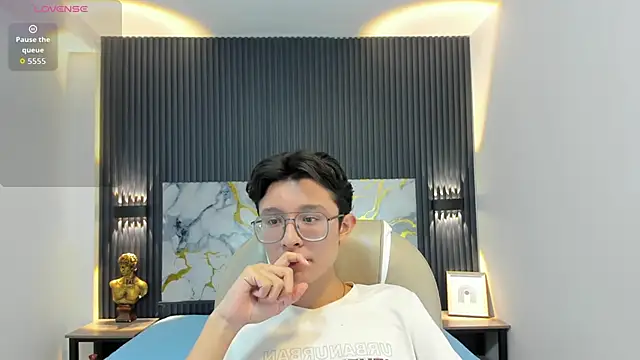 SantiagoRusso18 online show from October 24, 12:01 pm