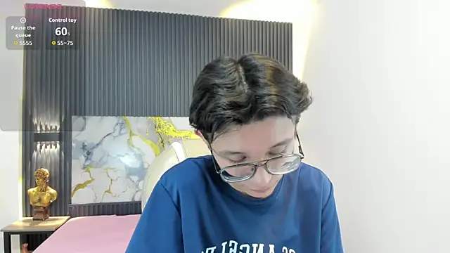 SantiagoRusso18 online show from November 6, 12:06 pm