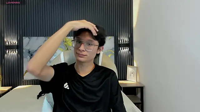 SantiagoRusso18 online show from November 26, 2:34 am