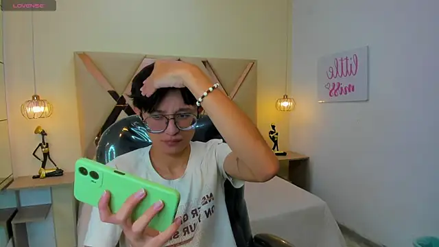 SantiagoRusso18 online show from November 30, 9:08 pm