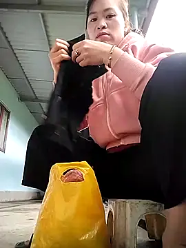 Snapshot of tuyetnhi-00 chatting on October 2, 1:12 am tuyetnhi-00 online show from October 2, 1:12 am