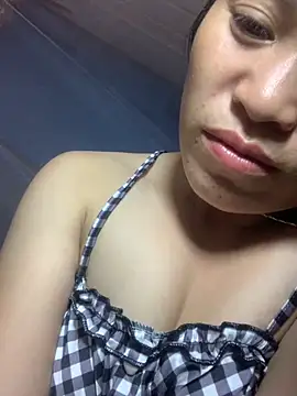 Snapshot of tuyetnhi-00 chatting on October 15, 1:55 pm tuyetnhi-00 online show from October 15, 1:55 pm